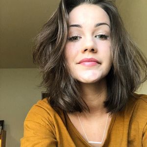 Meet your Posher, Caitlin